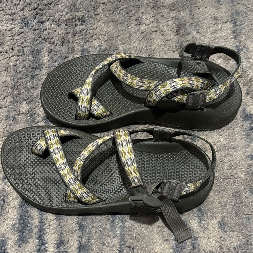 Chaco Green Z-2 Classic Strap Slip On Water Hiking Gorpcore Sandals Size 9 Men